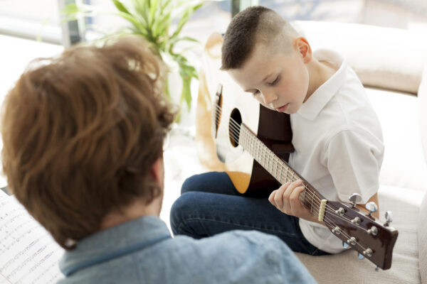 Musicoterapia: Como pode ajudar o seu filho com autismo?